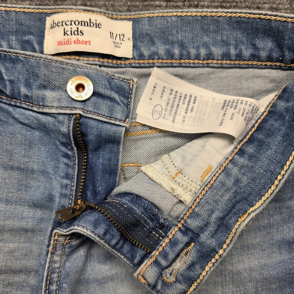Abercrombie Kids Girls Midi Denim Shorts Size 11/12 Blue Eyelet Lace Trim Hem